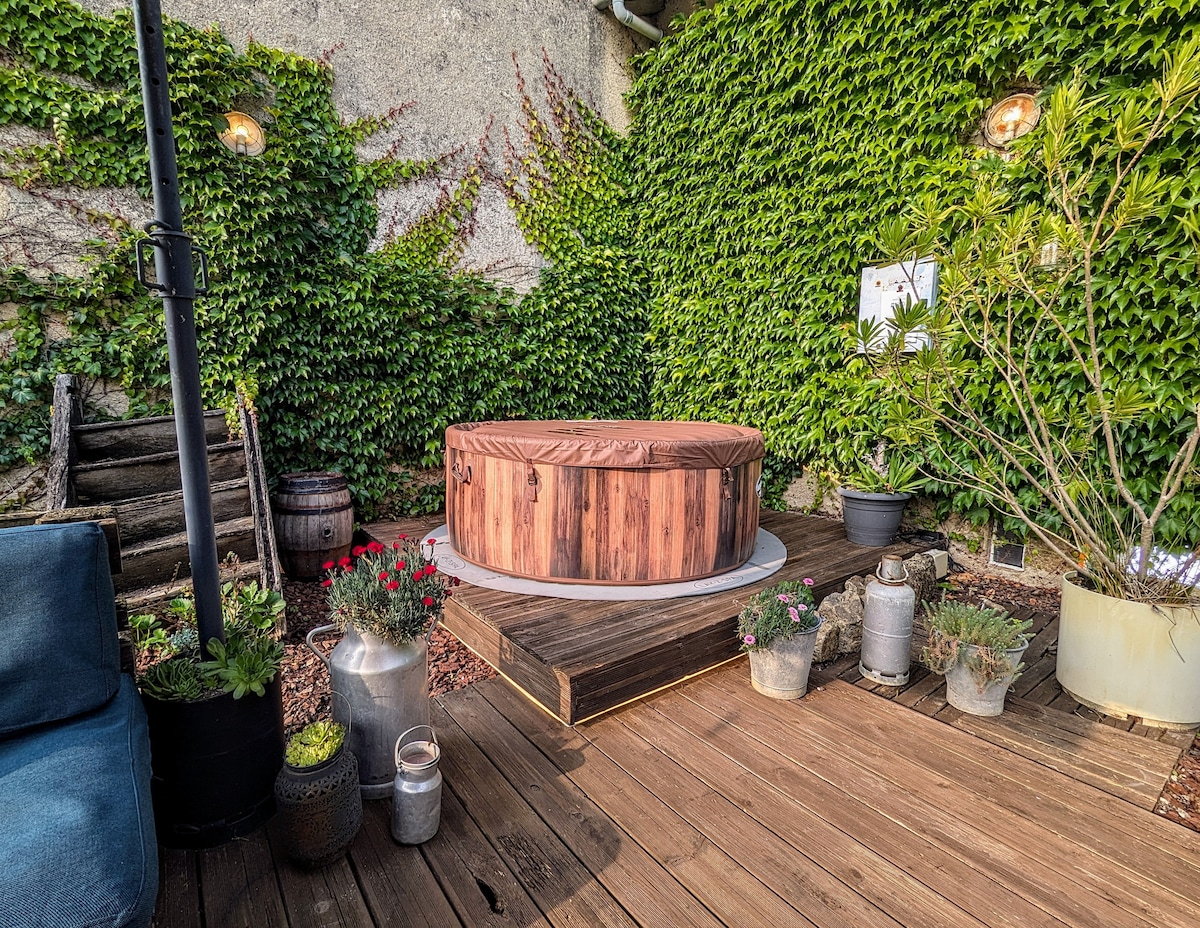 The private garden jacuzzi